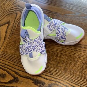 NIB Kids Nike Flex Advance